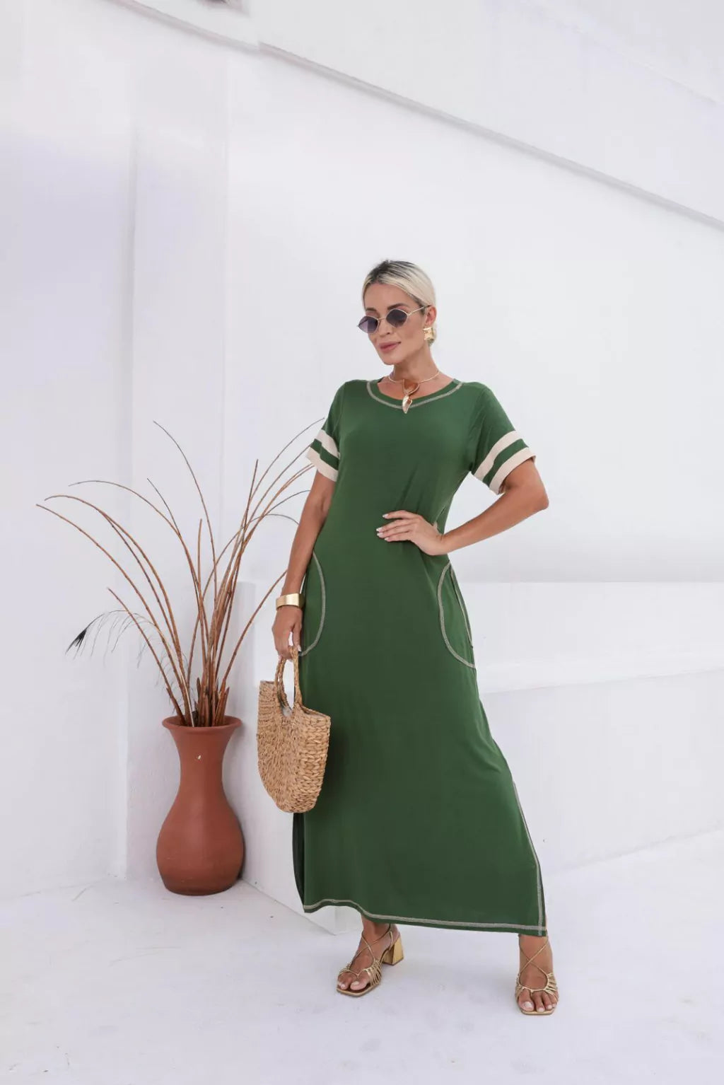 Vestido Longo Charlote - Manga Duas Cores com Fenda e Bolsos Laterais