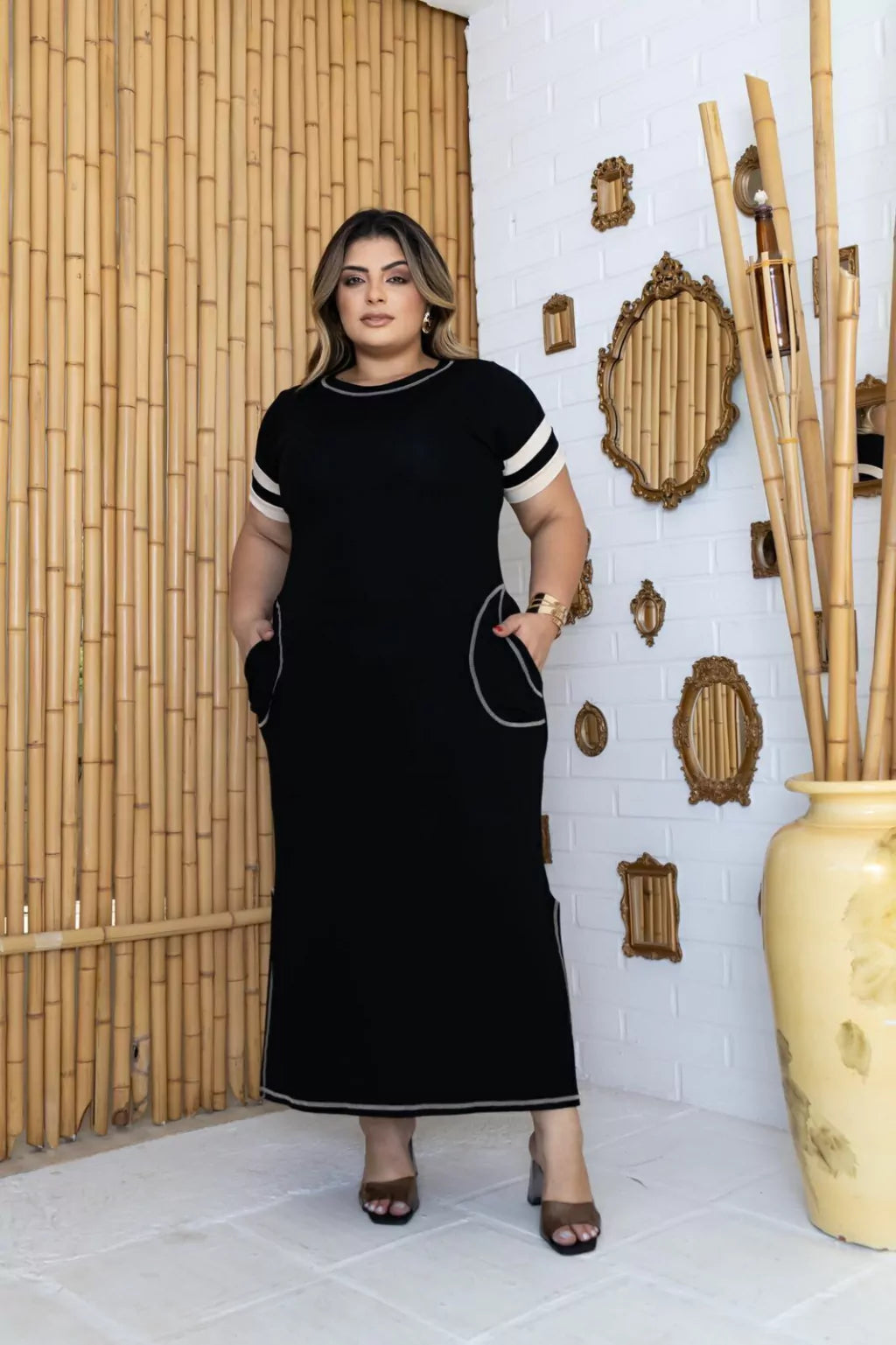 Vestido Longo Charlote - Manga Duas Cores com Fenda e Bolsos Laterais