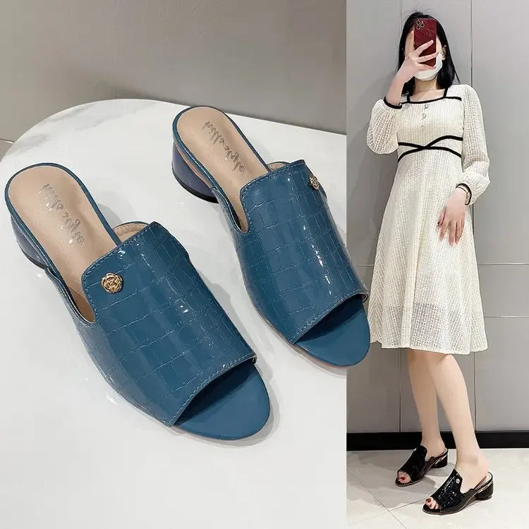 Mule Elegante Em Couro Texturizado com Salto Bloco Baixo / Um Toque de Glamour para Mulheres Modernas!