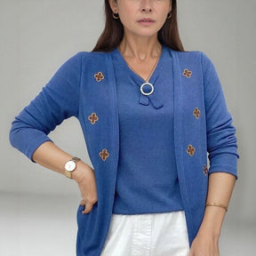 Blusinha Cardigan Luísa com Efeito Sobreposto e Aplique Floral / Elegância para Mulheres de Bom Gosto! Compre 1 e Leve 2