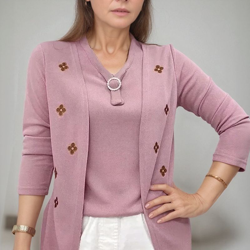 Blusinha Cardigan Luísa com Efeito Sobreposto e Aplique Floral / Elegância para Mulheres de Bom Gosto! Compre 1 e Leve 2