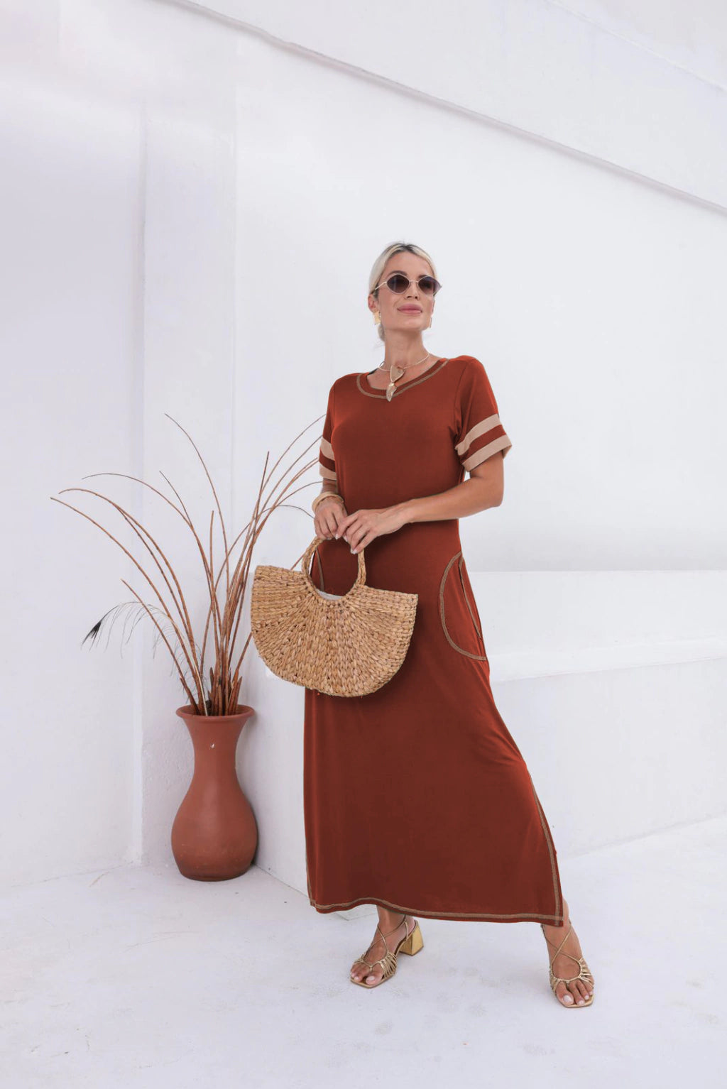 Vestido Longo Charlote - Manga Duas Cores com Fenda e Bolsos Laterais