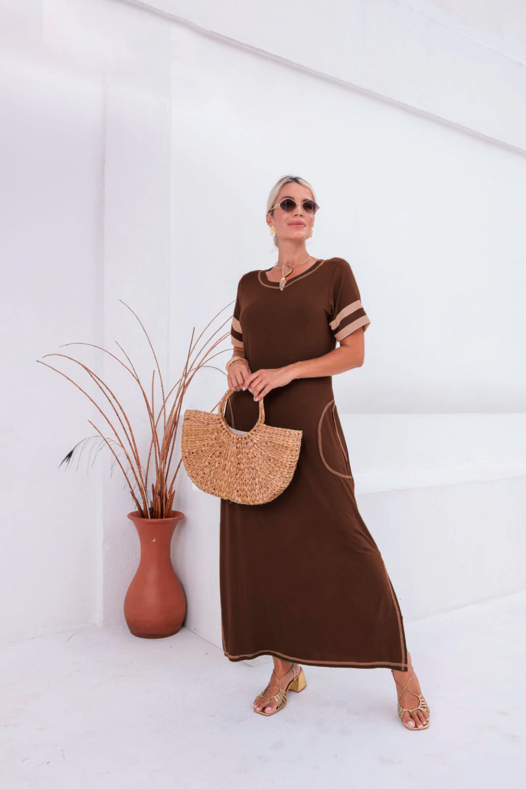 Vestido Longo Charlote - Manga Duas Cores com Fenda e Bolsos Laterais